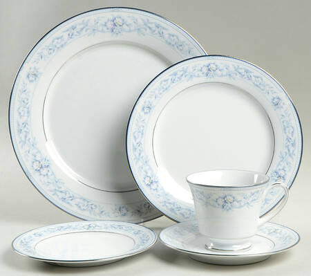 Dearborn 40 Piece Estate Set