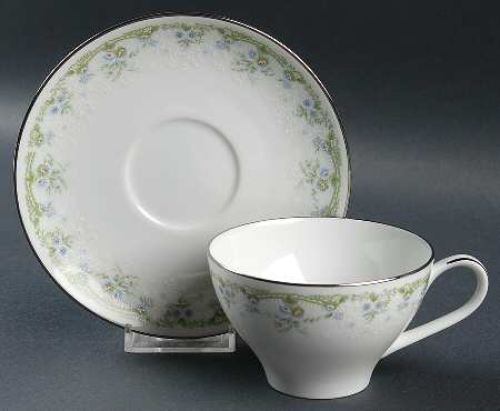 Dee Flat Cup & Saucer Set