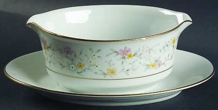 Delevan Gravy Boat with Attached Underplate