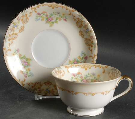 Delano Footed Cup & Saucer Set