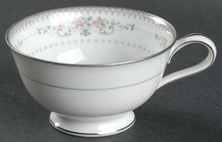 Delburne Footed Cup