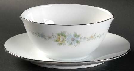 Delphine Gravy Boat with Attached Underplate