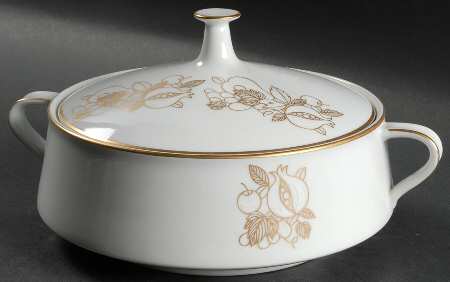 Della Robbia Round Covered Vegetable