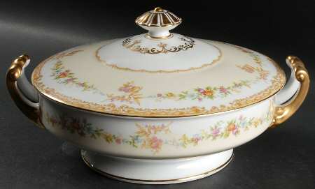 Derwood Round Covered Vegetable