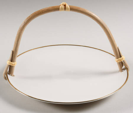 Dignatio 5 3/8"-5 5/8" Bamboo Handled Serving Plate  HC