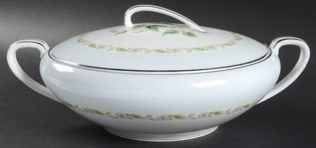Dogwood Round Covered Vegetable