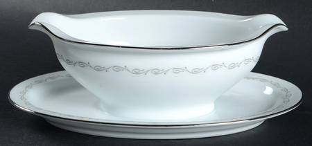Donna Gravy Boat with Attached Underplate
