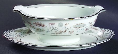 Doranne Gravy Boat with Attached Underplate