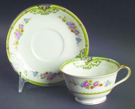 Dorian Footed Cup & Saucer Set