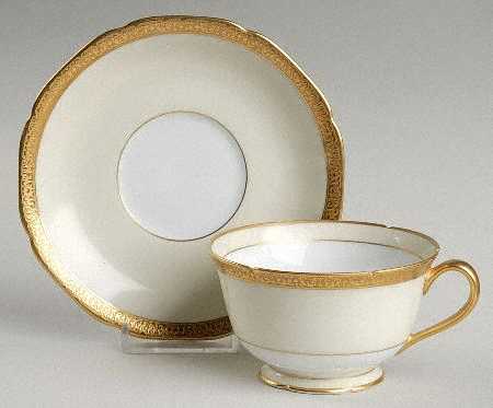 Dorsay Footed Cup & Saucer Set