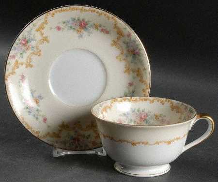 Dovier Footed Cup & Saucer Set