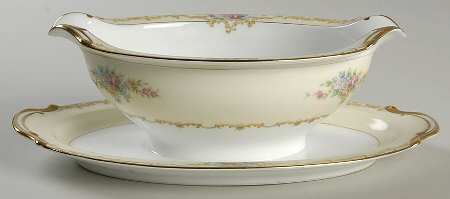 Dovier Gravy Boat with Attached Underplate