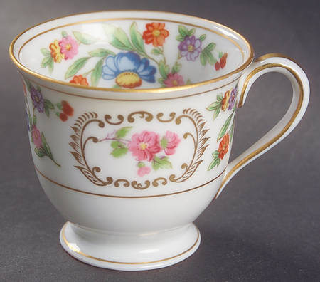 Dresalda Footed Demitasse Cup