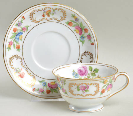 Dresalda Footed Cup & Saucer Set