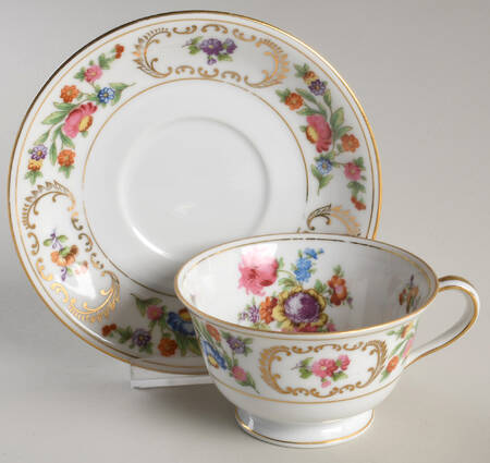 Dresalda Footed Cup & Saucer Set
