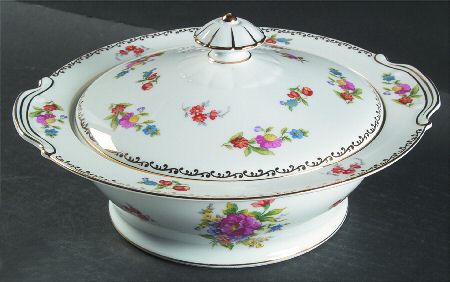 Dresdlina Round Covered Vegetable