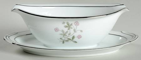 Duane Gravy Boat with Attached Underplate