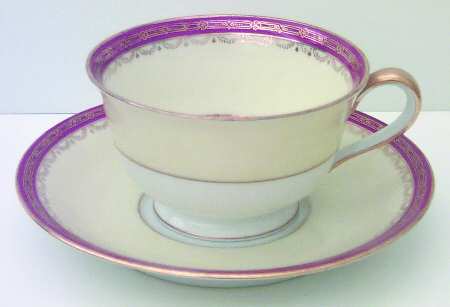 Dubonnet Footed Cup & Saucer Set