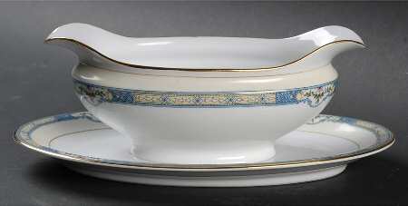 Duluth Gravy Boat with Attached Underplate
