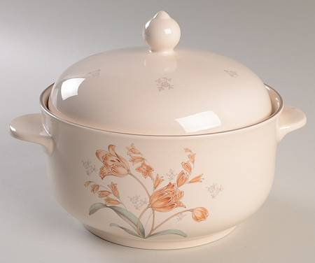 Dutch Treat Round Covered Vegetable