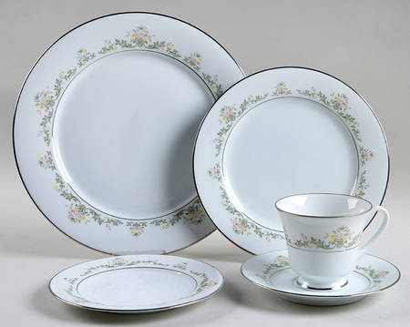 Early Spring 5 Piece Place Setting
