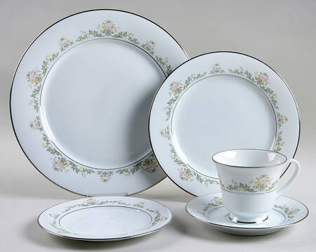 Early Spring 40 Piece Estate Set