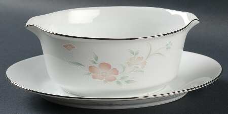 Eden Gravy Boat with Attached Underplate