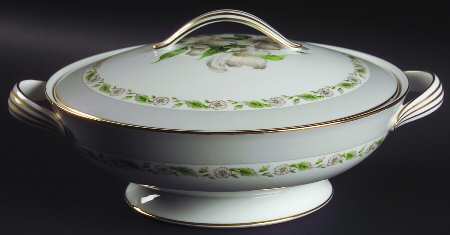 Edgemont Round Covered Vegetable