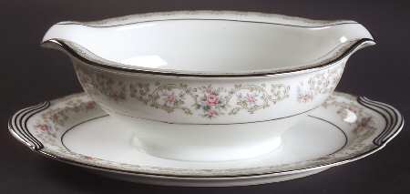 Gravy Boat with Attached Underplate