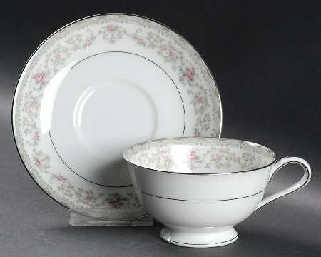 Edgewood Footed Cup & Saucer Set by Noritake