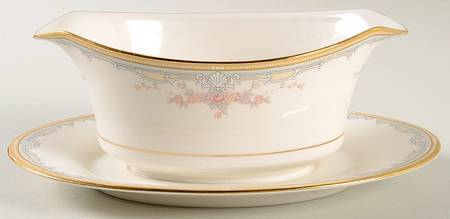 Edgewater Gravy Boat with Attached Underplate