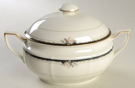 Edwardian Rose Oval Covered Vegetable