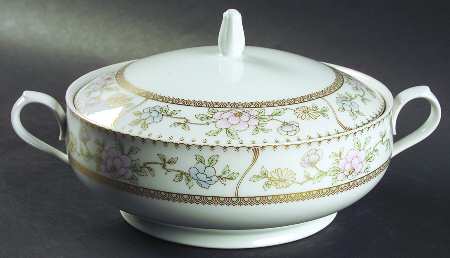 Effingham Round Covered Vegetable