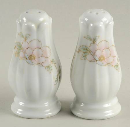 Effingham Salt & Pepper Set