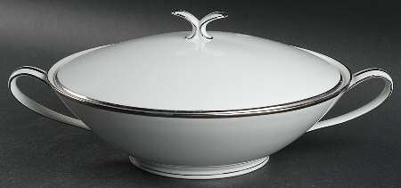 Elegance Round Covered Vegetable