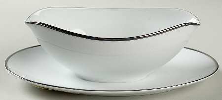 Elegance Gravy Boat with Attached Underplate