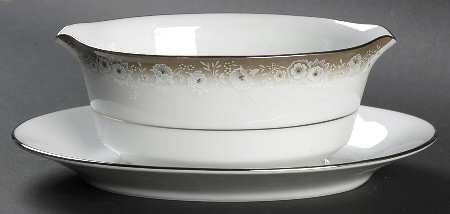 Elenor Gravy Boat with Attached Underplate