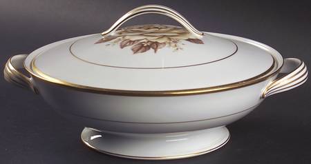 Elizabeth Round Covered Vegetable