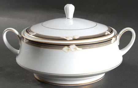 Ellington Round Covered Vegetable by Noritake