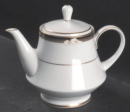 Ellington Teapot & Lid by Noritake