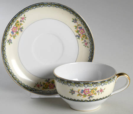 Elmonte Oversized Cup & Saucer Set