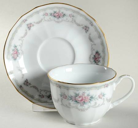 Elmsford Flat Cup & Saucer Set