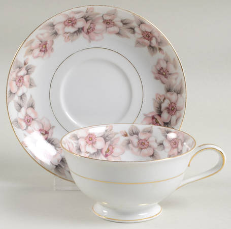 Elsinore Footed Cup & Saucer Set