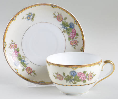 Elysian Oversized Cup & Saucer Set