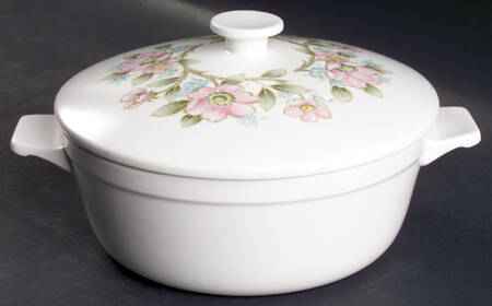 Elysian 1.75 Qt Round Covered Casserole
