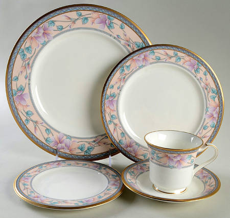 Embassy Suite 5 Piece Place Setting by Noritake