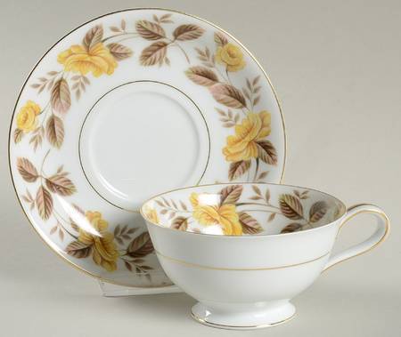 Encino Footed Cup & Saucer Set
