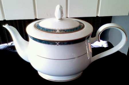 Essex Court Teapot & Lid