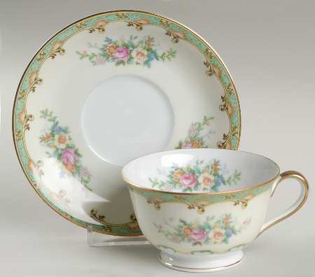 Esmond Footed Cup & Saucer Set