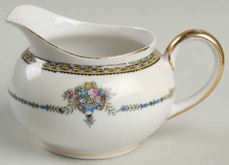 Esplanade Creamer